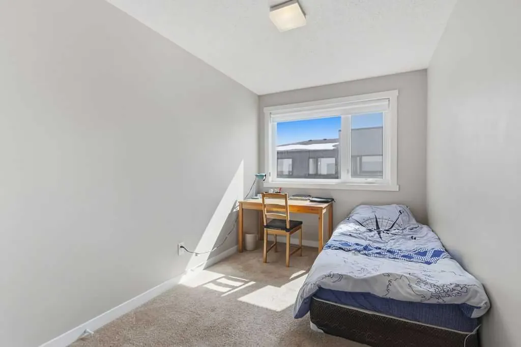 218 Sherwood Square NW Calgary AB T3R 0Y2