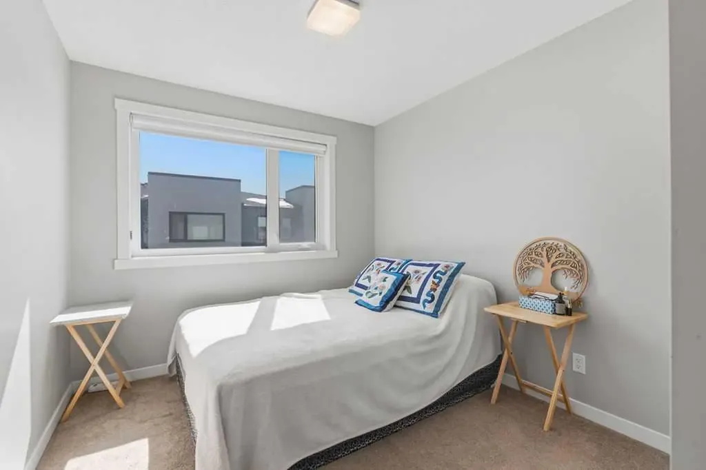 218 Sherwood Square NW Calgary AB T3R 0Y2