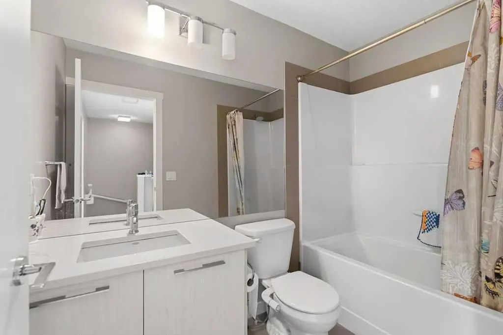 218 Sherwood Square NW Calgary AB T3R 0Y2
