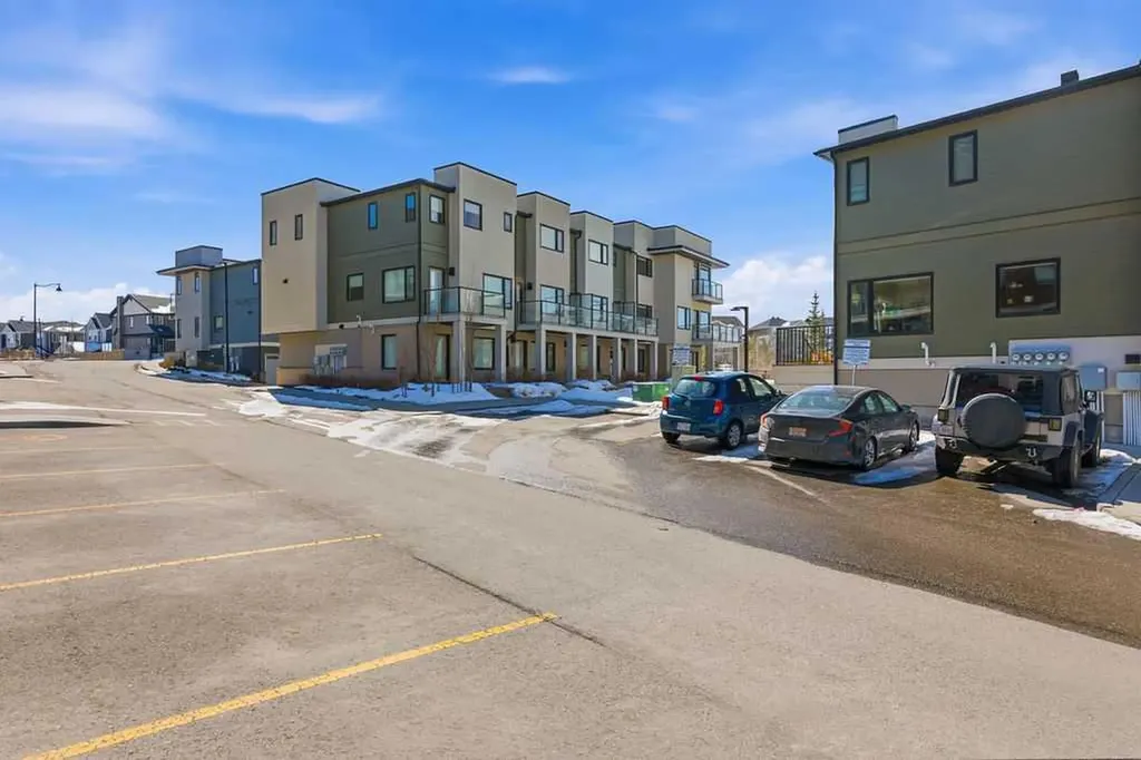 218 Sherwood Square NW Calgary AB T3R 0Y2