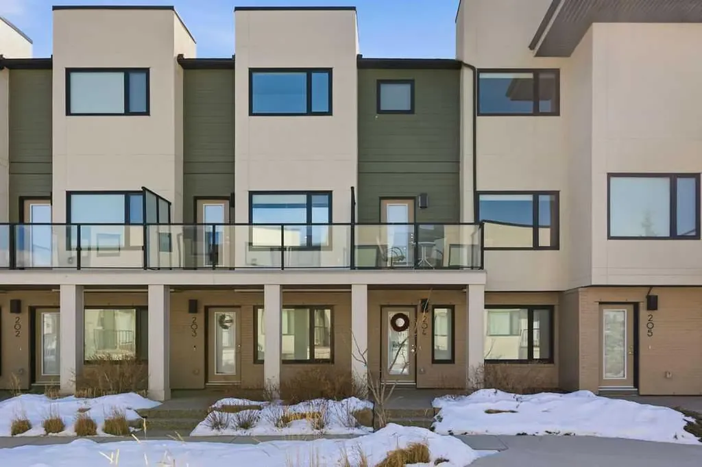 218 Sherwood Square NW Calgary AB T3R 0Y2