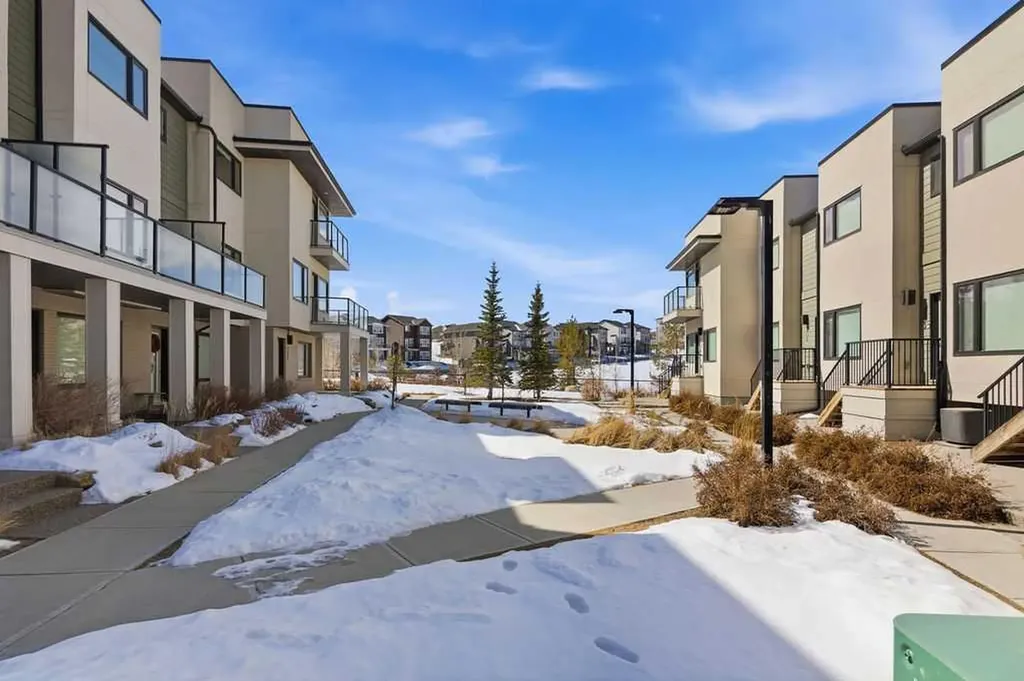 218 Sherwood Square NW Calgary AB T3R 0Y2