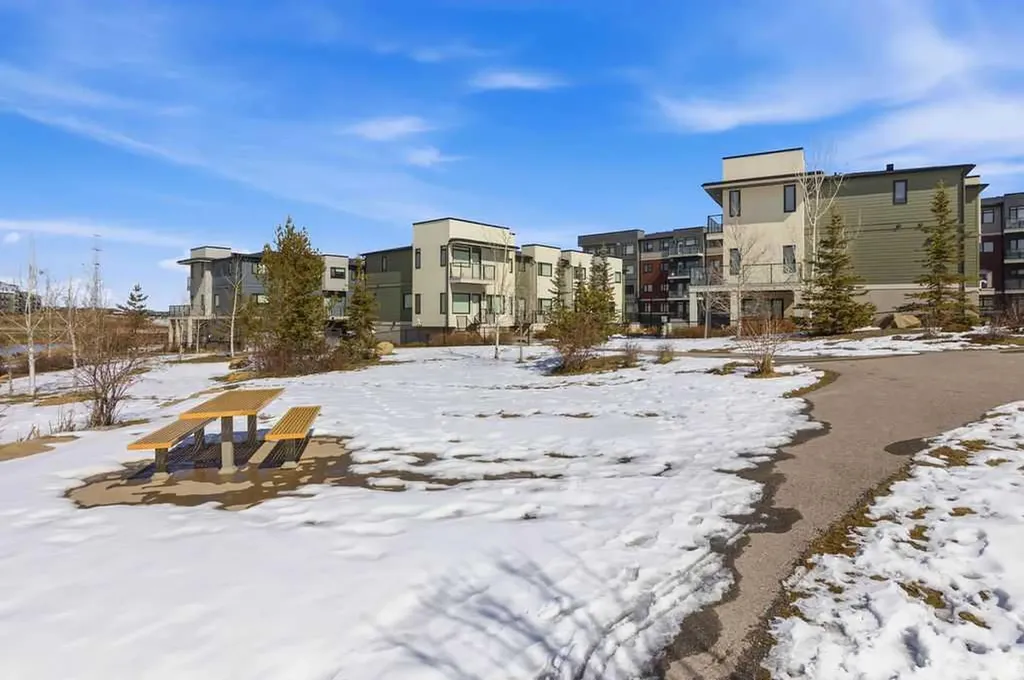 218 Sherwood Square NW Calgary AB T3R 0Y2