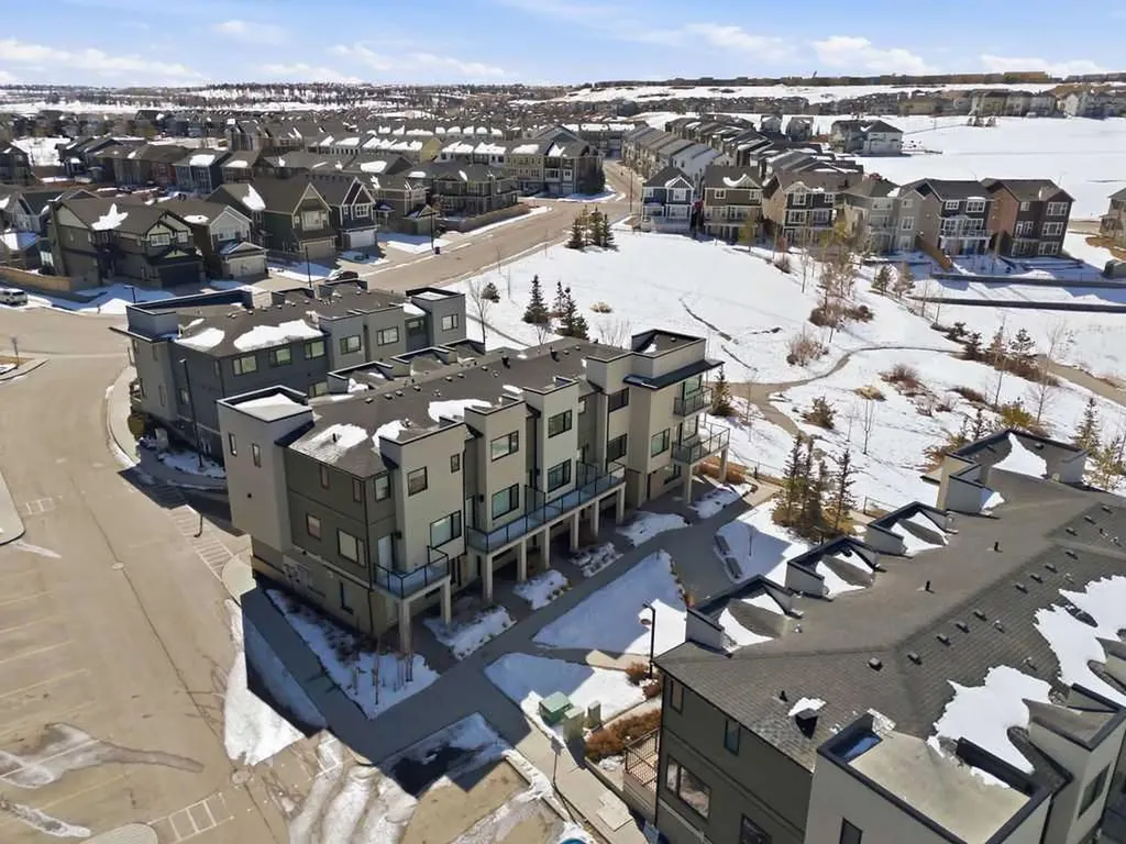 218 Sherwood Square NW Calgary AB T3R 0Y2