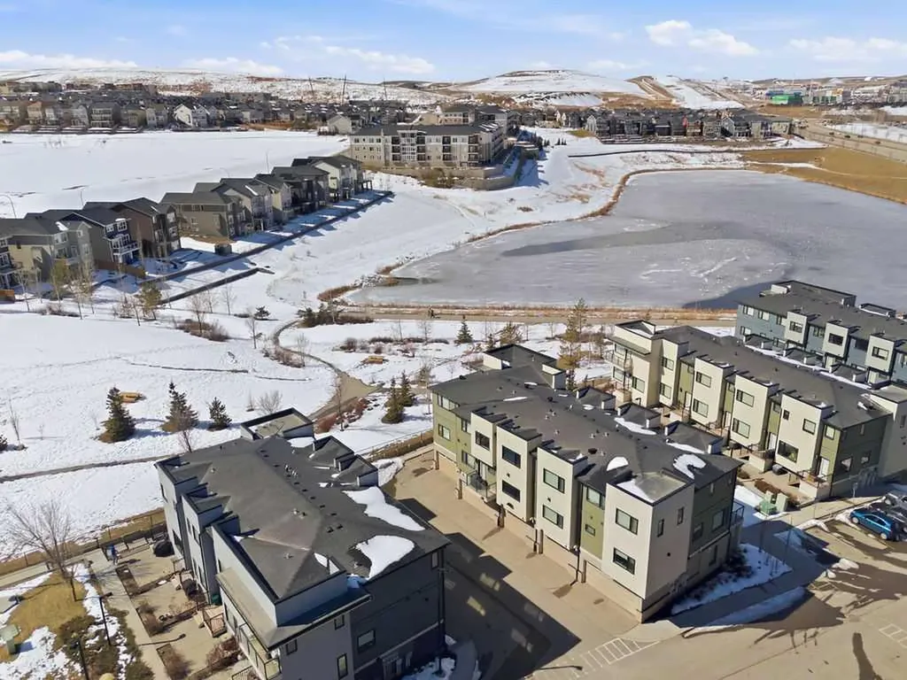 218 Sherwood Square NW Calgary AB T3R 0Y2