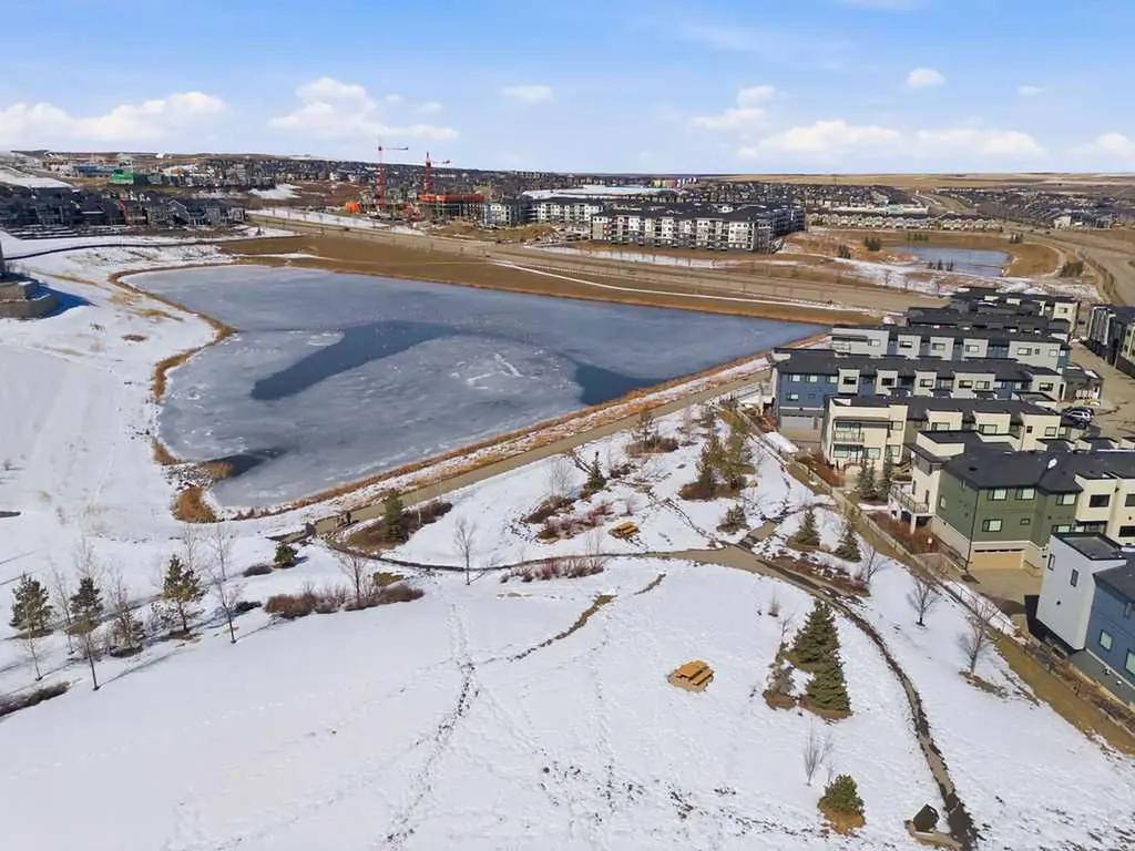 218 Sherwood Square NW Calgary AB T3R 0Y2