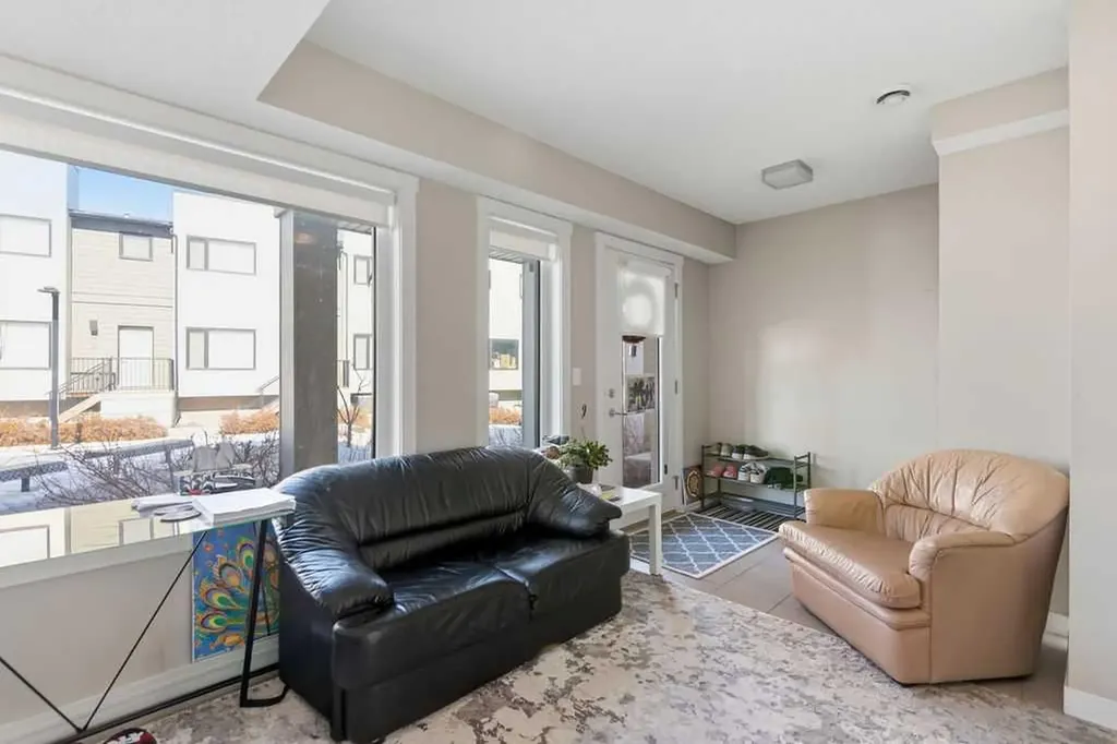 218 Sherwood Square NW Calgary AB T3R 0Y2