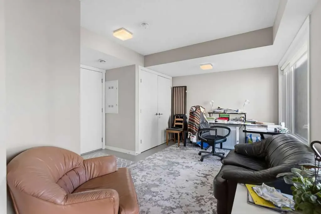 218 Sherwood Square NW Calgary AB T3R 0Y2