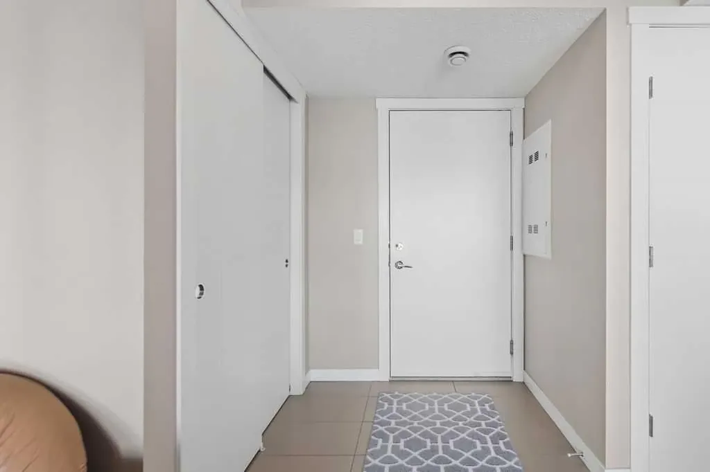 218 Sherwood Square NW Calgary AB T3R 0Y2