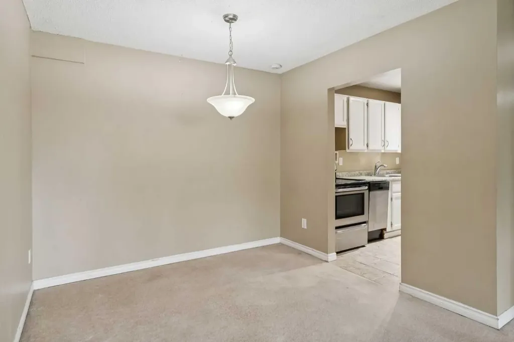 315 Southampton Drive SW Calgary AB T2W 2T6