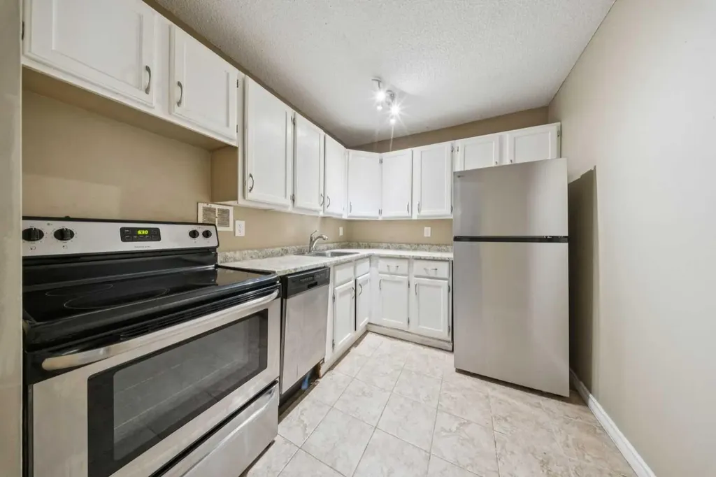 315 Southampton Drive SW Calgary AB T2W 2T6