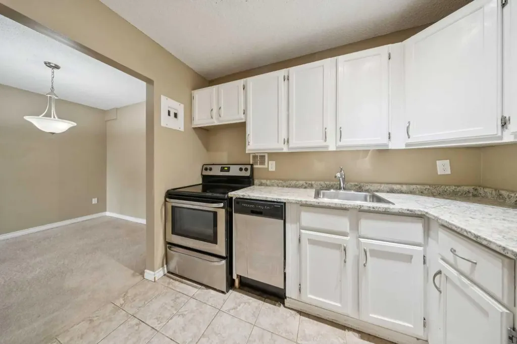 315 Southampton Drive SW Calgary AB T2W 2T6