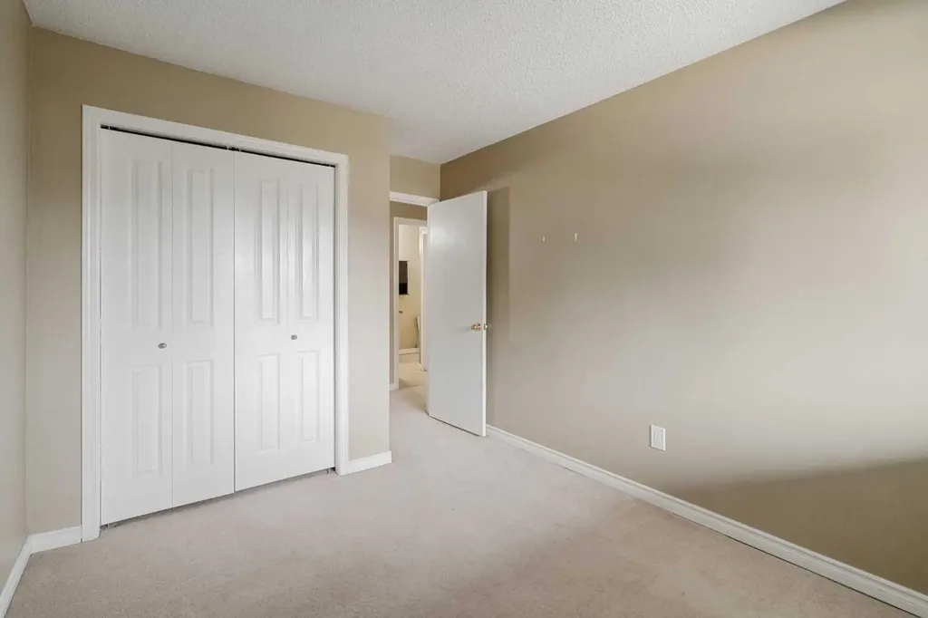 315 Southampton Drive SW Calgary AB T2W 2T6