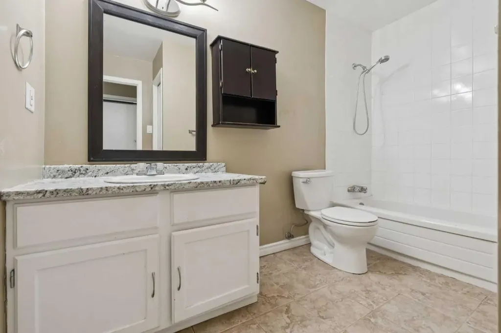 315 Southampton Drive SW Calgary AB T2W 2T6