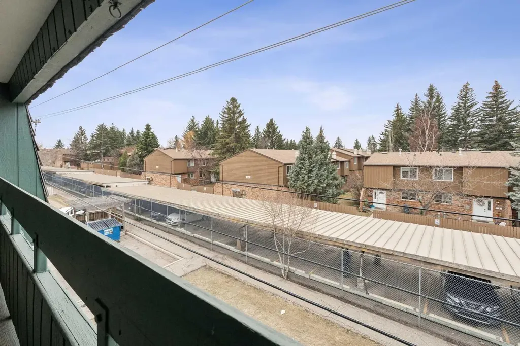 315 Southampton Drive SW Calgary AB T2W 2T6