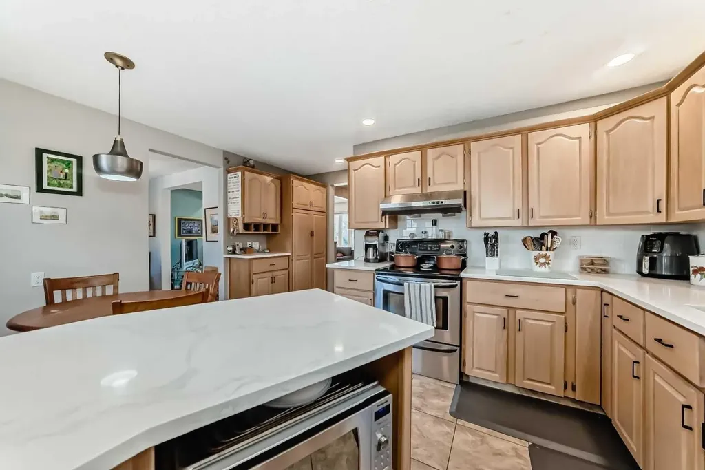 8 Meadow Place SE Airdrie AB T4A 1W4