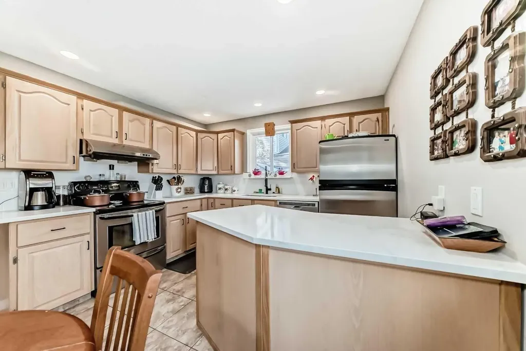 8 Meadow Place SE Airdrie AB T4A 1W4