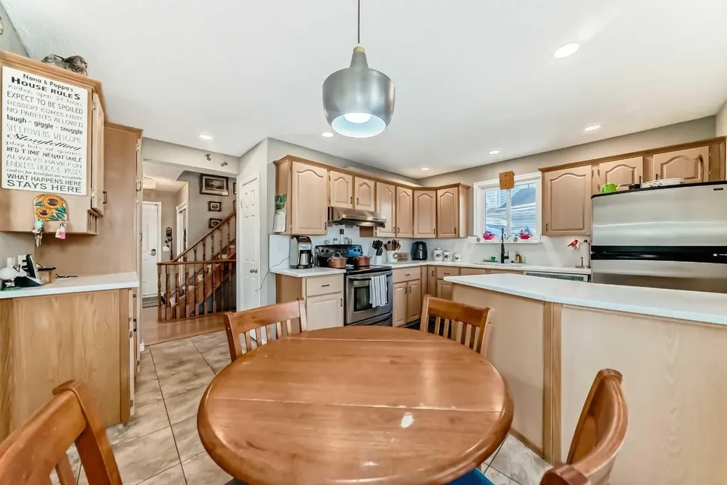 8 Meadow Place SE Airdrie AB T4A 1W4