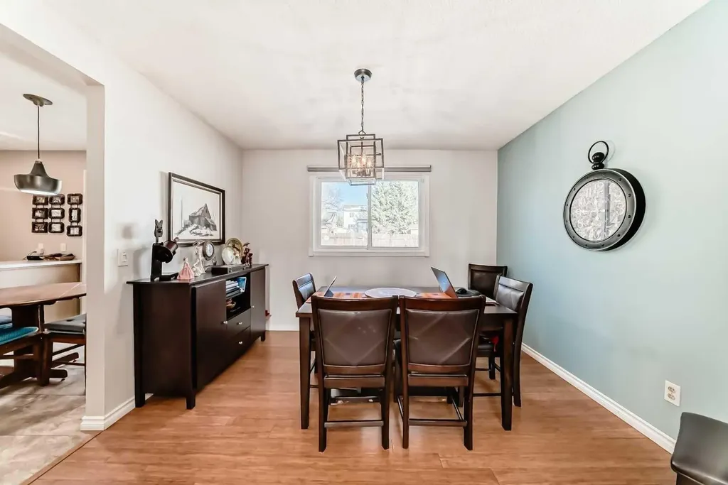 8 Meadow Place SE Airdrie AB T4A 1W4