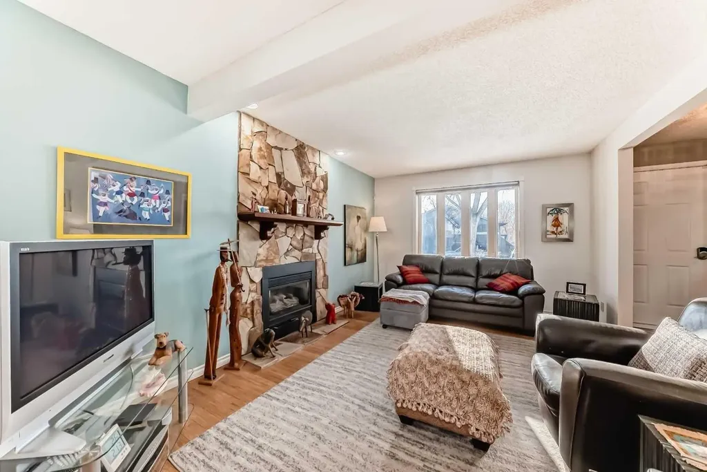 8 Meadow Place SE Airdrie AB T4A 1W4