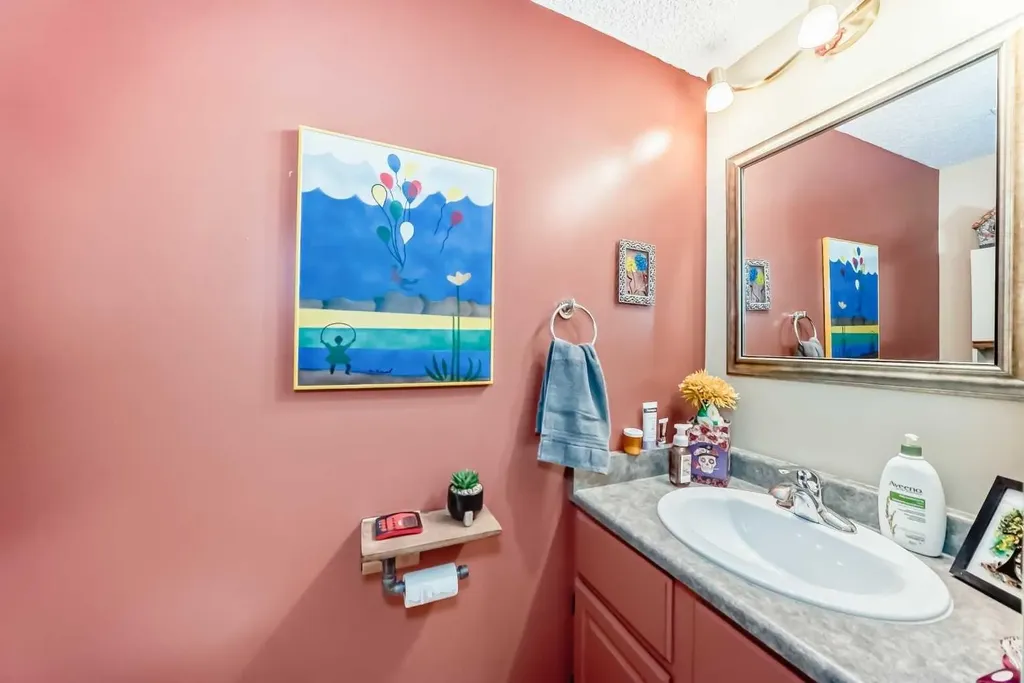 8 Meadow Place SE Airdrie AB T4A 1W4