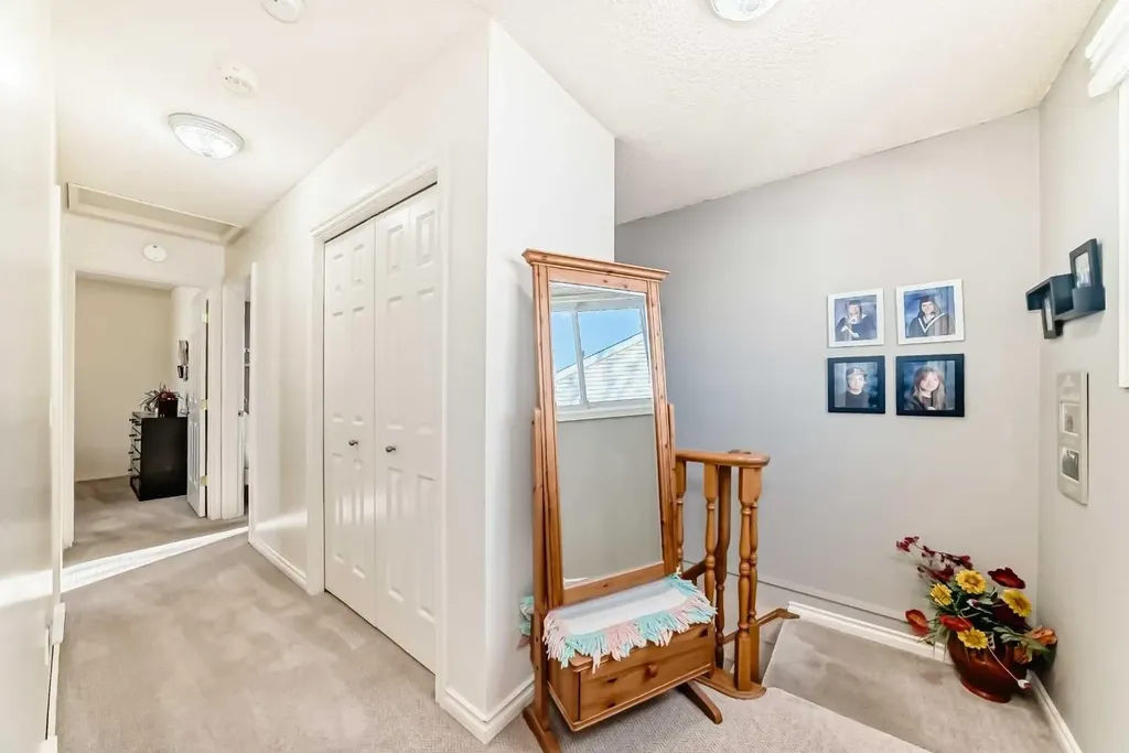 8 Meadow Place SE Airdrie AB T4A 1W4