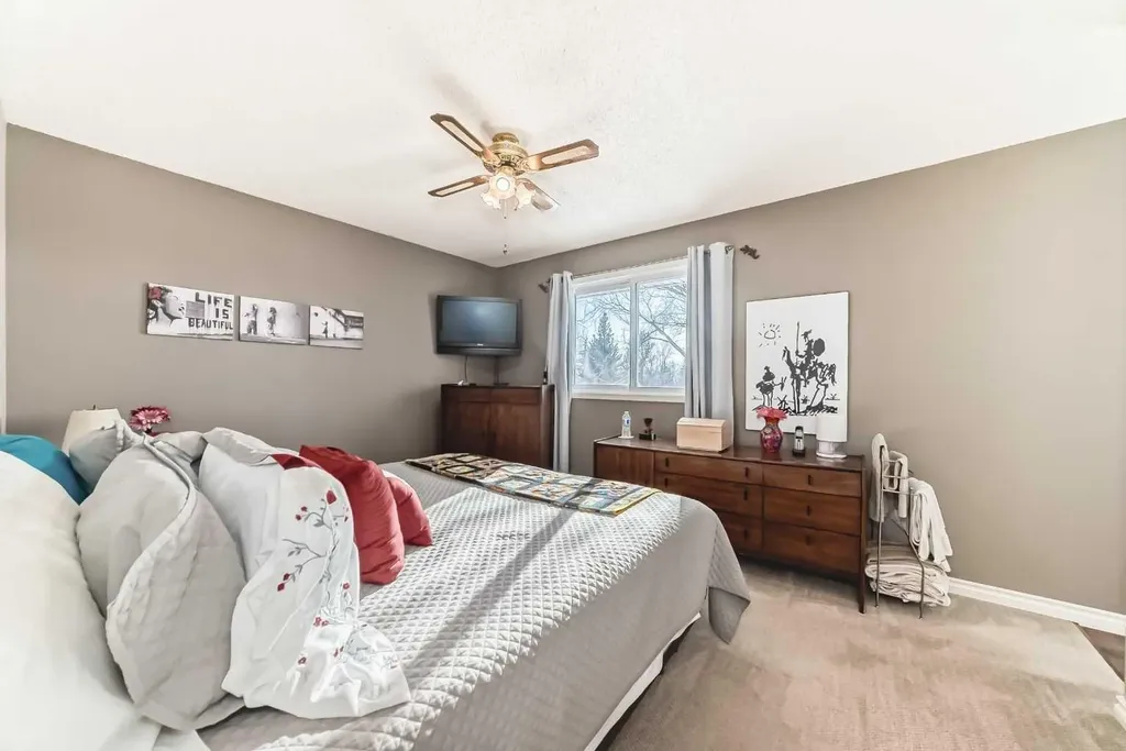 8 Meadow Place SE Airdrie AB T4A 1W4