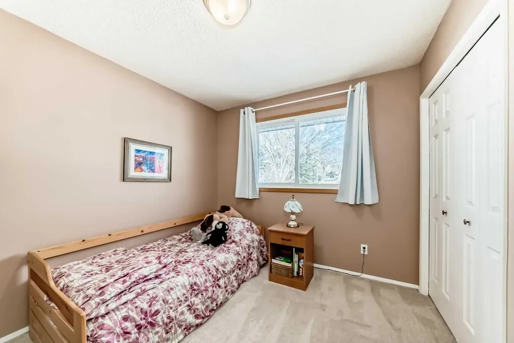 8 Meadow Place SE Airdrie AB T4A 1W4