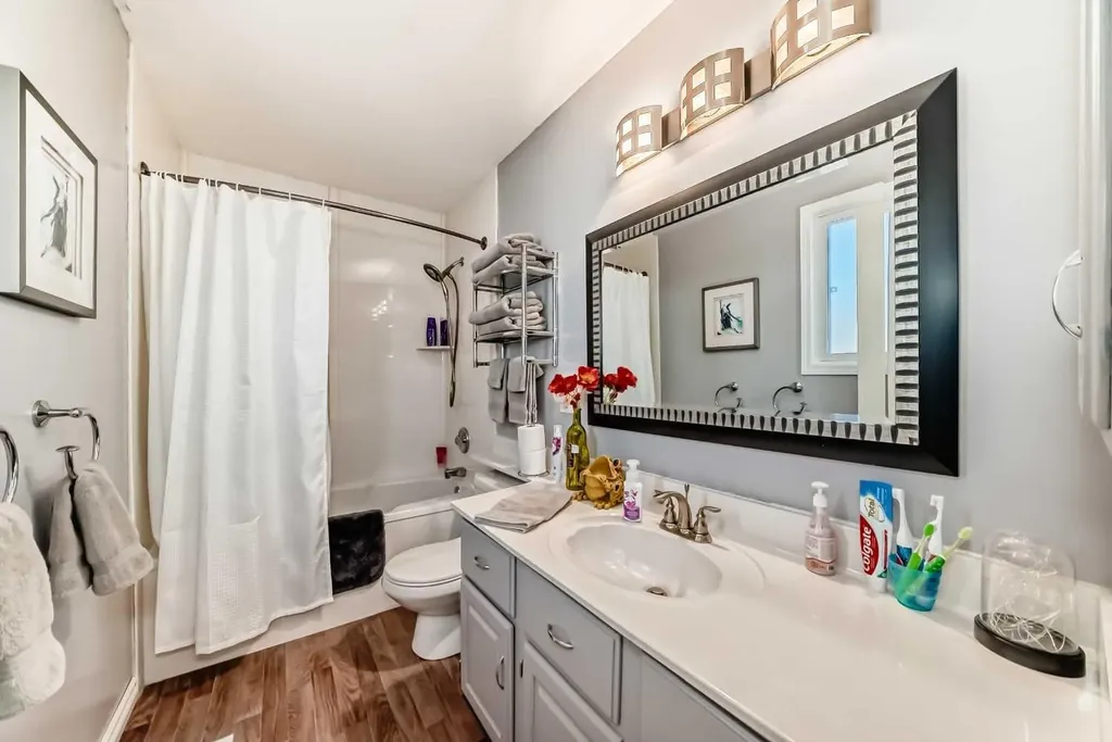 8 Meadow Place SE Airdrie AB T4A 1W4
