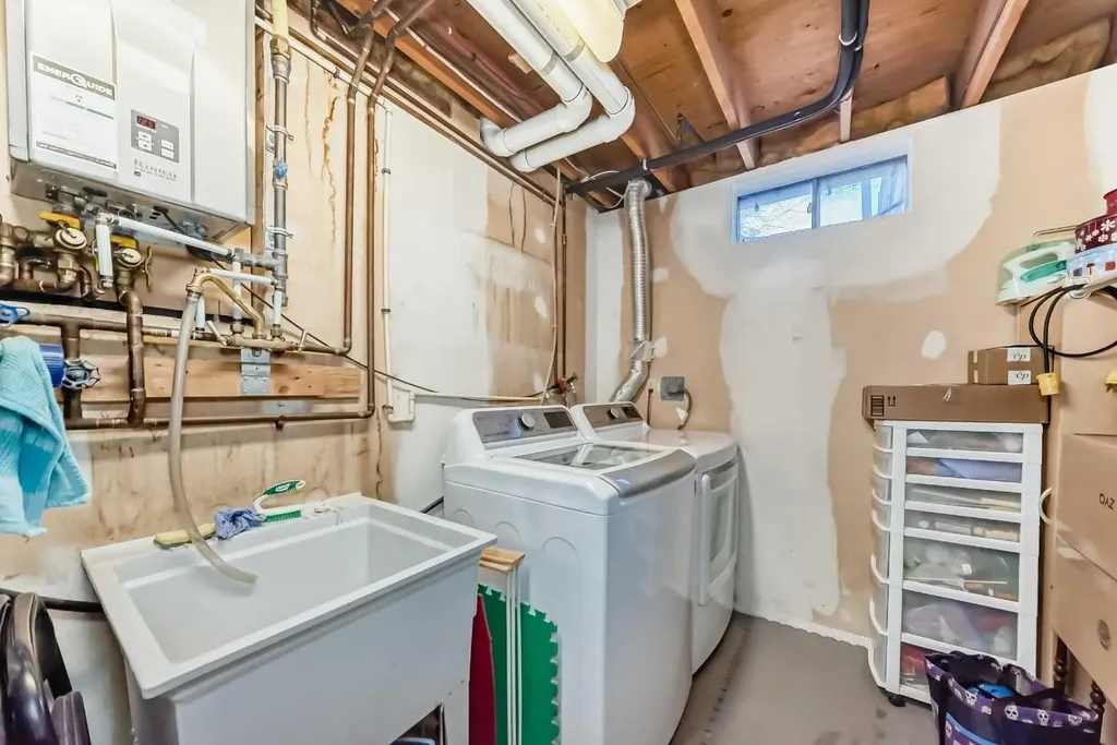 8 Meadow Place SE Airdrie AB T4A 1W4