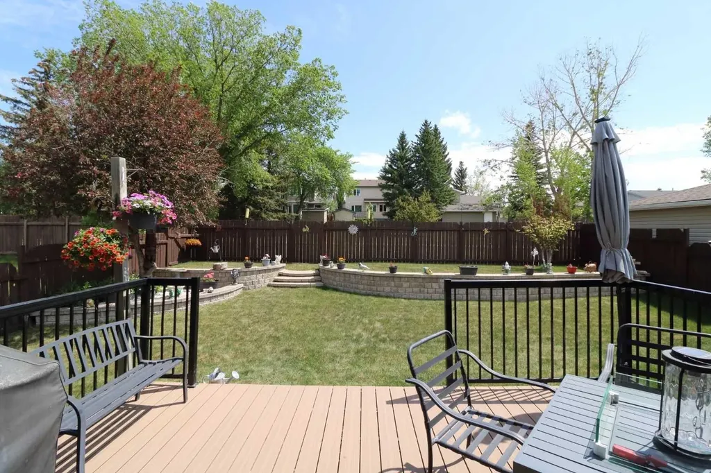 8 Meadow Place SE Airdrie AB T4A 1W4