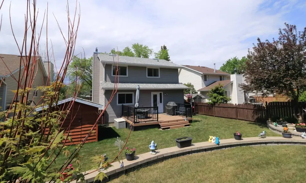 8 Meadow Place SE Airdrie AB T4A 1W4