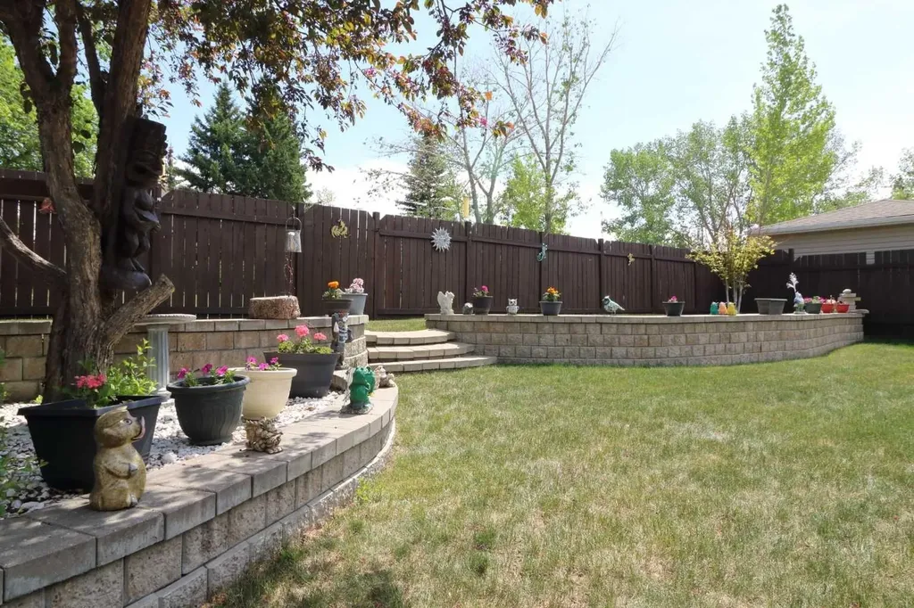 8 Meadow Place SE Airdrie AB T4A 1W4