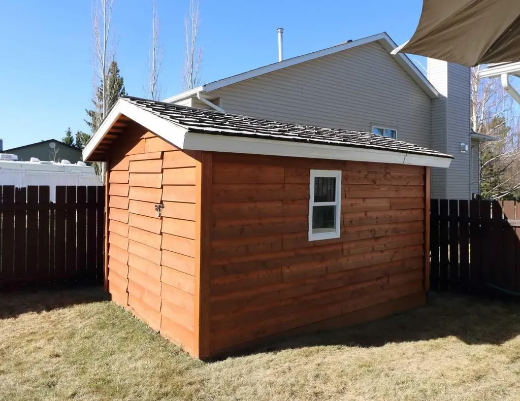 8 Meadow Place SE Airdrie AB T4A 1W4