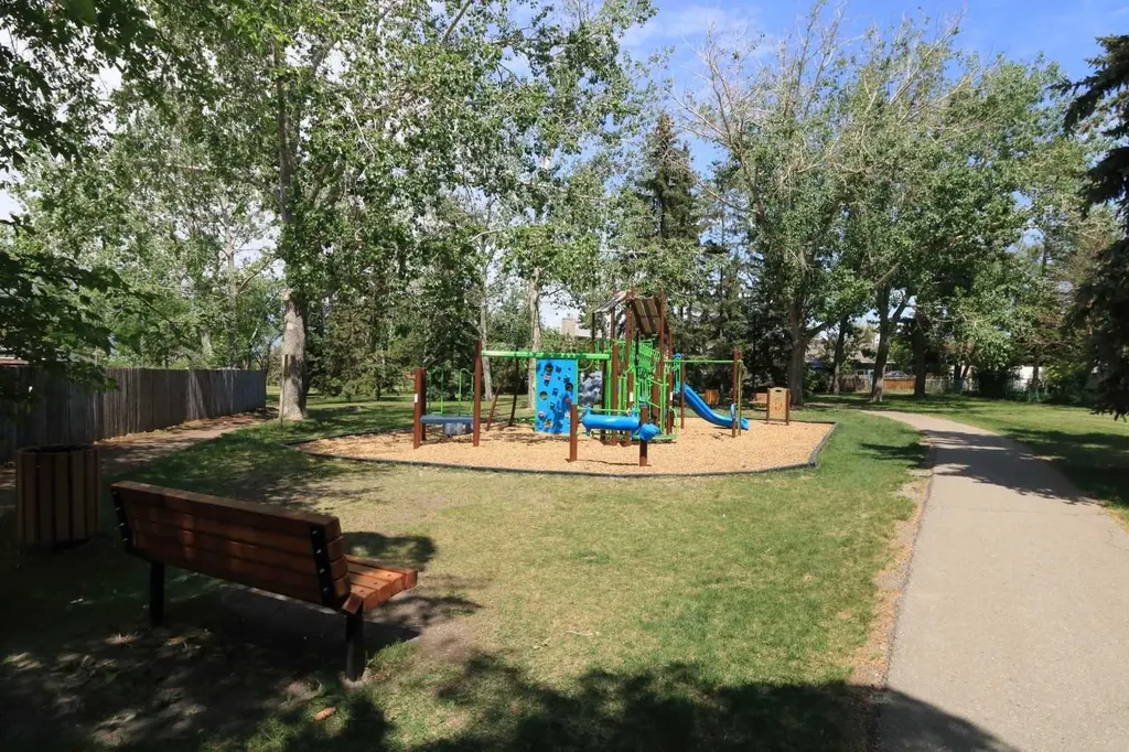 8 Meadow Place SE Airdrie AB T4A 1W4
