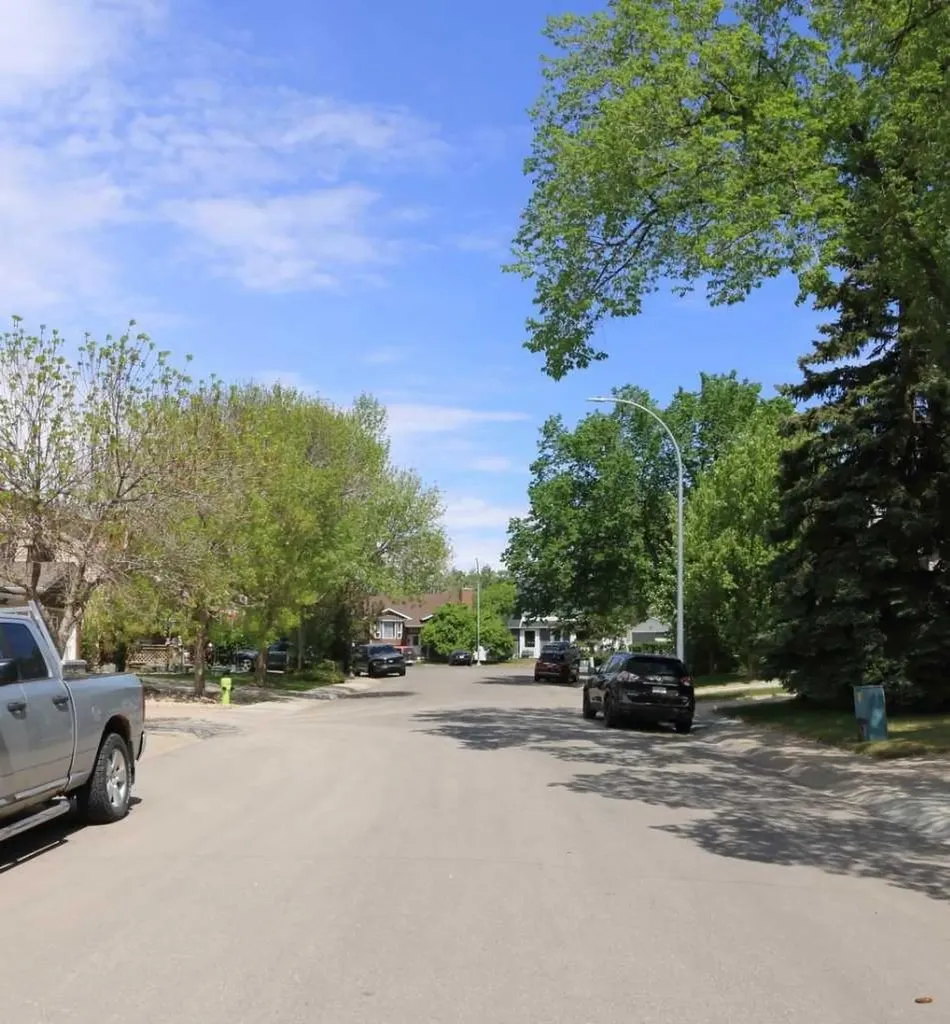 8 Meadow Place SE Airdrie AB T4A 1W4
