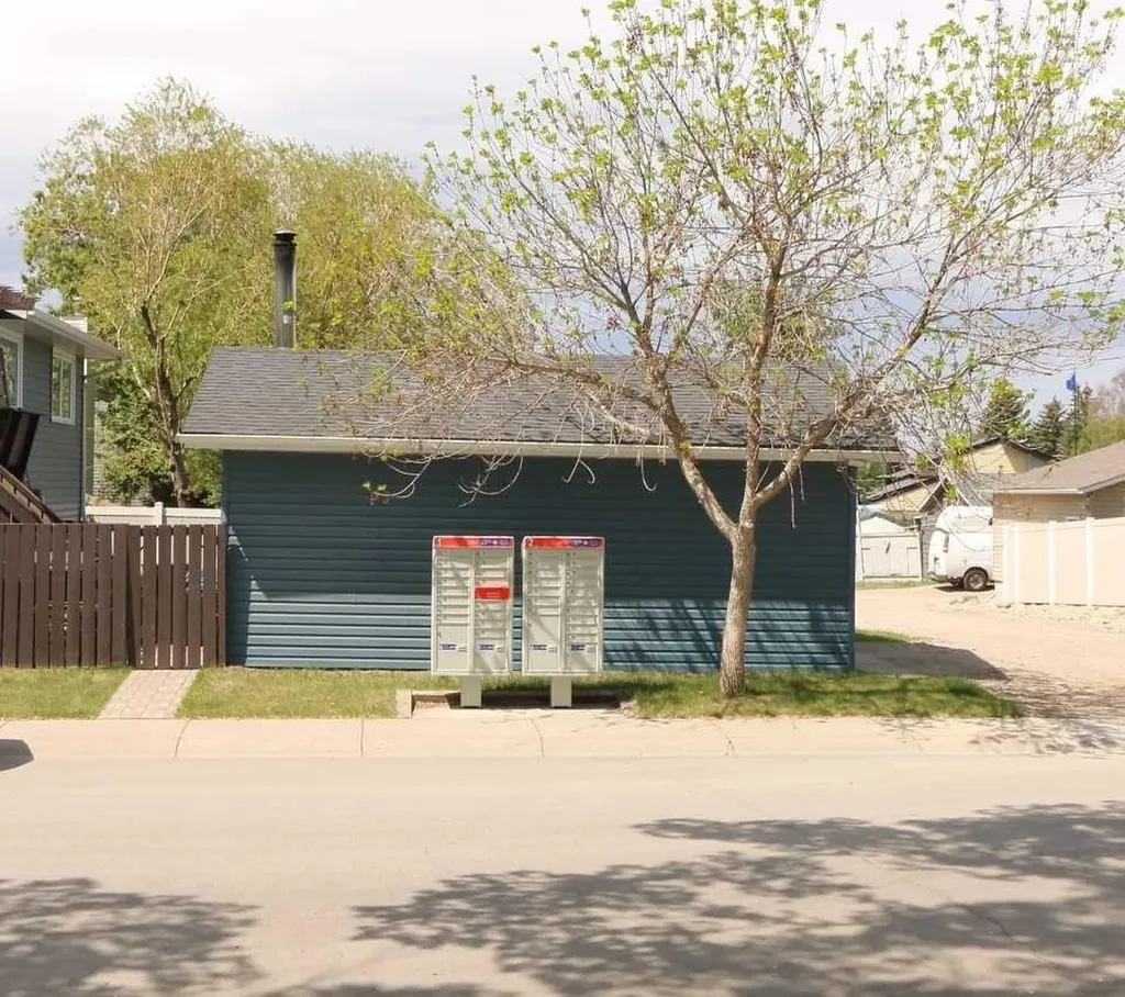 8 Meadow Place SE Airdrie AB T4A 1W4