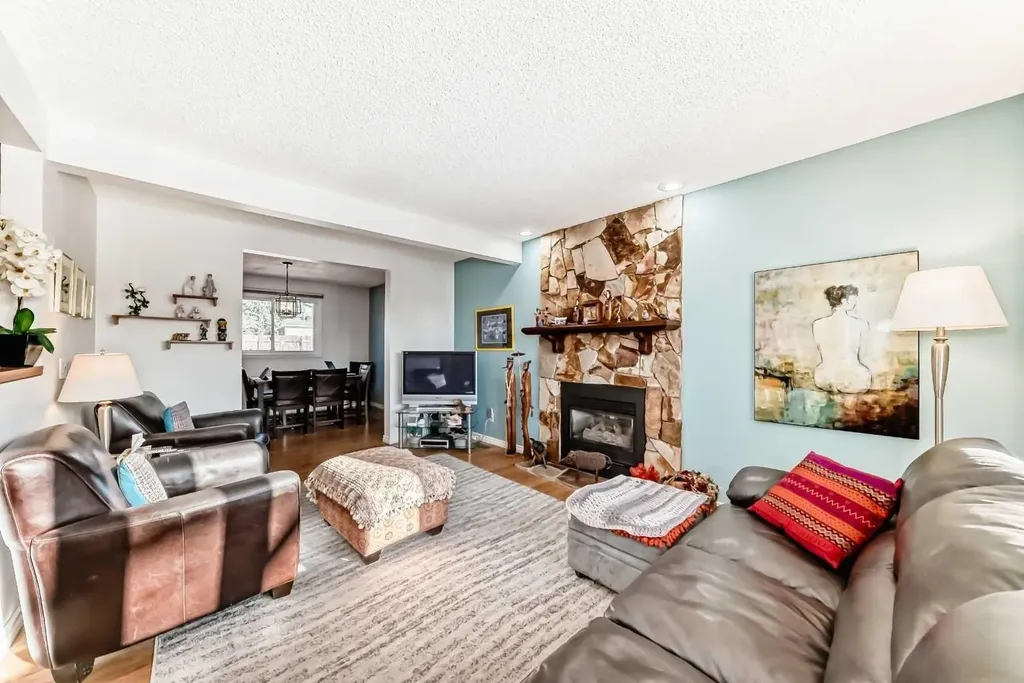 8 Meadow Place SE Airdrie AB T4A 1W4