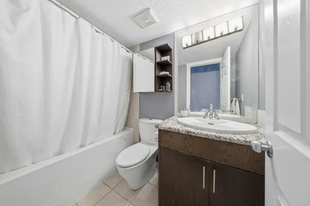 525 22 Avenue SW Calgary AB T2S 0H5
