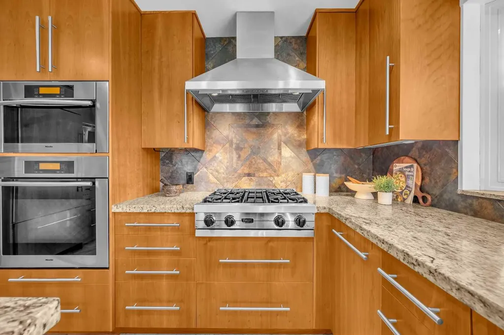 10012 Willowview Road SE Calgary AB T2J 1P4