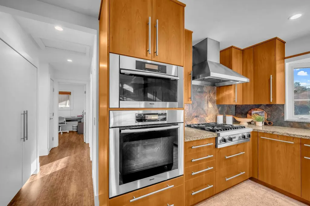 10012 Willowview Road SE Calgary AB T2J 1P4