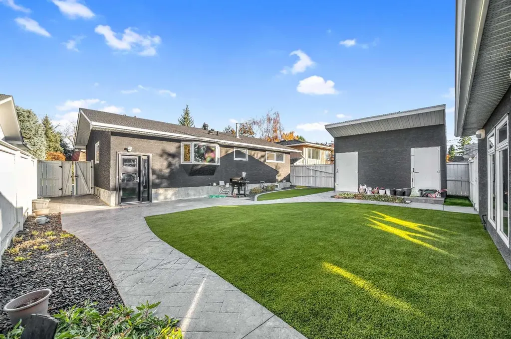 10012 Willowview Road SE Calgary AB T2J 1P4