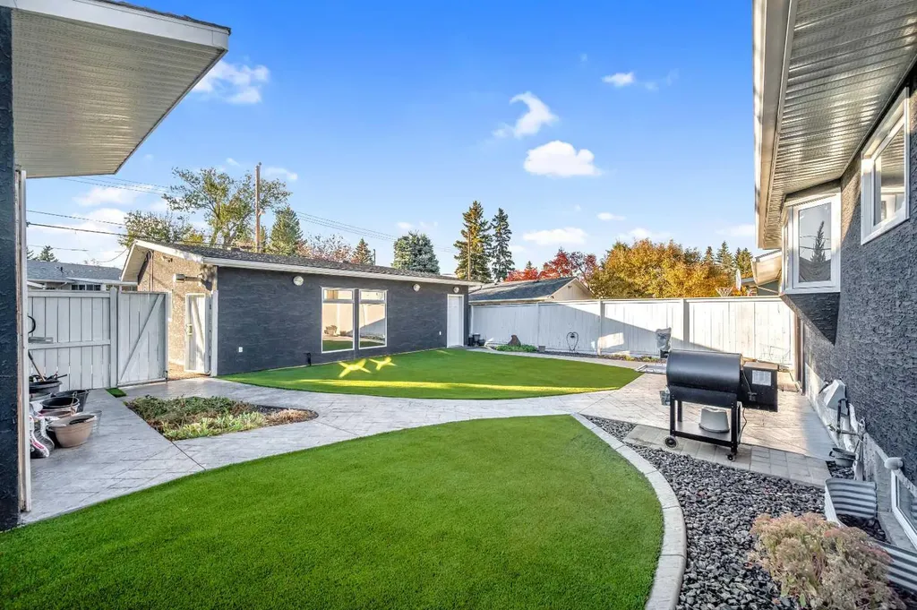 10012 Willowview Road SE Calgary AB T2J 1P4