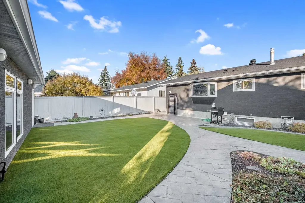 10012 Willowview Road SE Calgary AB T2J 1P4