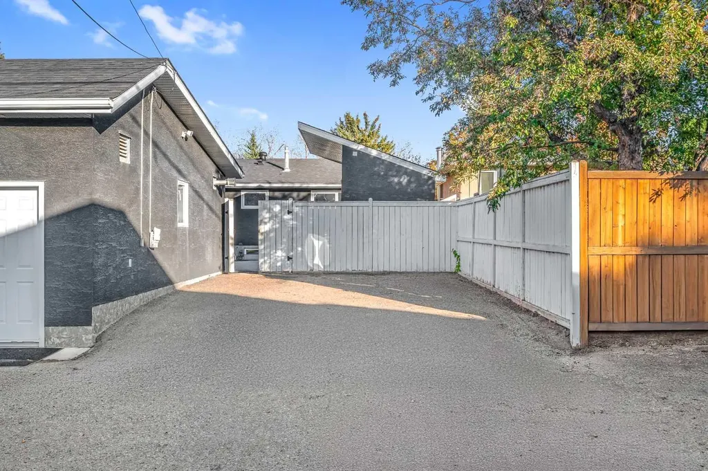 10012 Willowview Road SE Calgary AB T2J 1P4