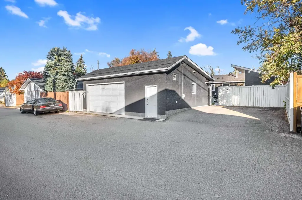10012 Willowview Road SE Calgary AB T2J 1P4