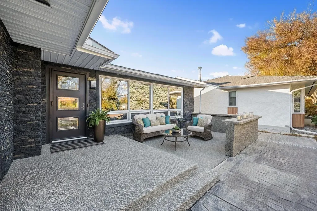 10012 Willowview Road SE Calgary AB T2J 1P4