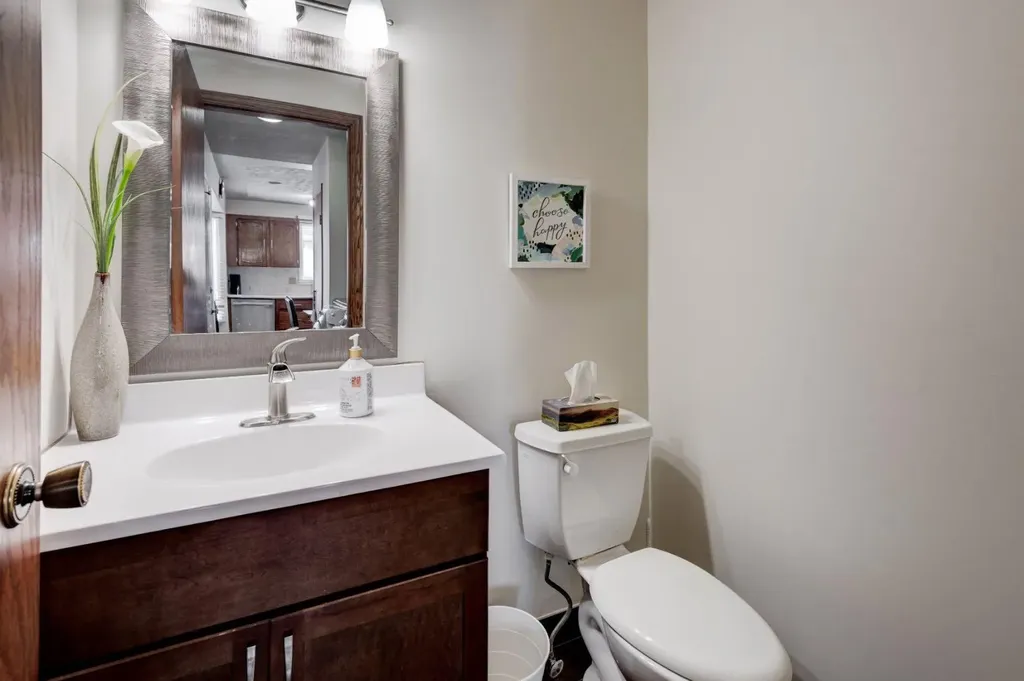 4 Cedargrove Way SW Calgary AB T2W 4V2