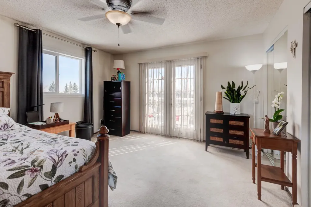4 Cedargrove Way SW Calgary AB T2W 4V2