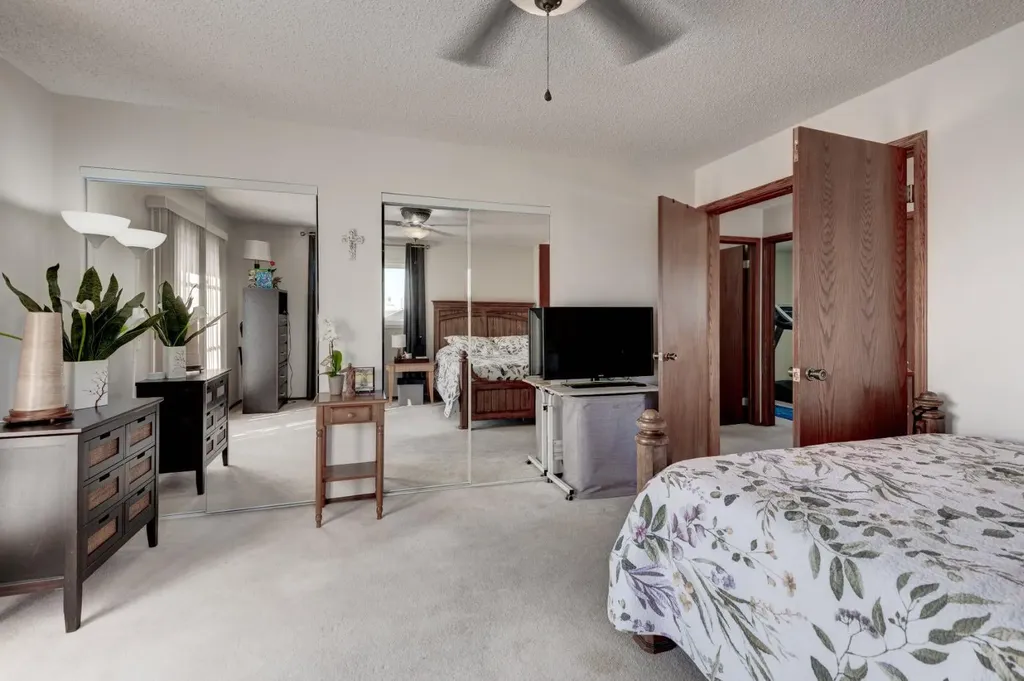4 Cedargrove Way SW Calgary AB T2W 4V2
